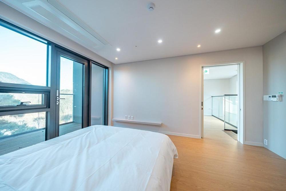 Jecheon The Shine Cheongpung Hotel Room photo